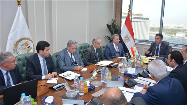 اجتماع وزير التموين