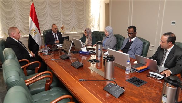 اجتماع وزير العمل