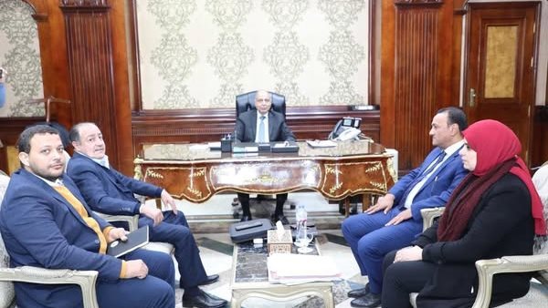 محافظ المنيا يلتقي