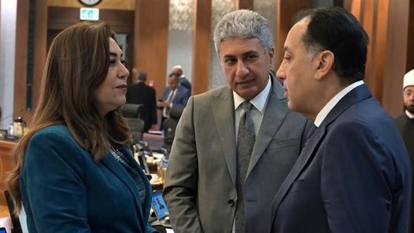 رئيس الوزراء ووزيرة