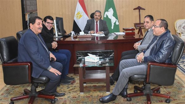 محافظ الشرقية يلتقي