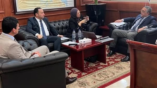 خلال الاجتماع