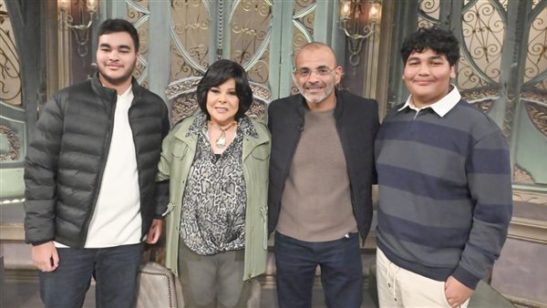 صورة جماعية من صاحبة