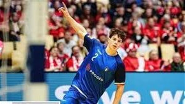 أحد لاعبي المنتخب