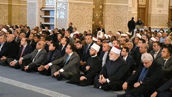 صلاة الجمعة بمسجد