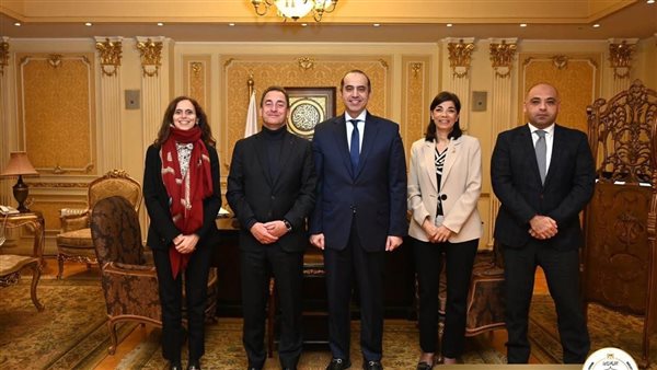 أثناء اللقاء