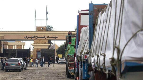  شاحنات المساعدات