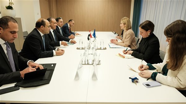 خلال الاجتماع