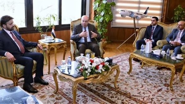 وزير الطيران المصري