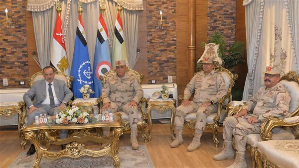 محافظ أسيوط يزور