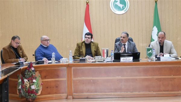 محافظ الشرقية خلال