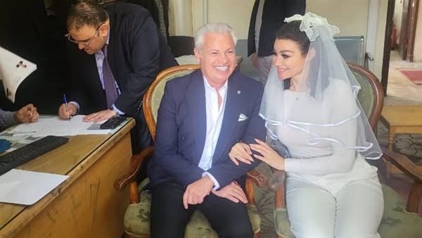 آروى وآدم أثناء عقد