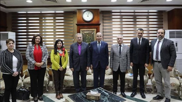 محافظ المنيا يبحث