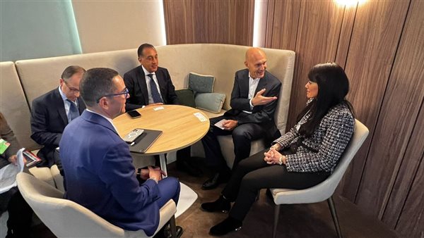 رئيس الوزراء خلال