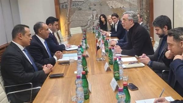 وزير الخارجية خلال