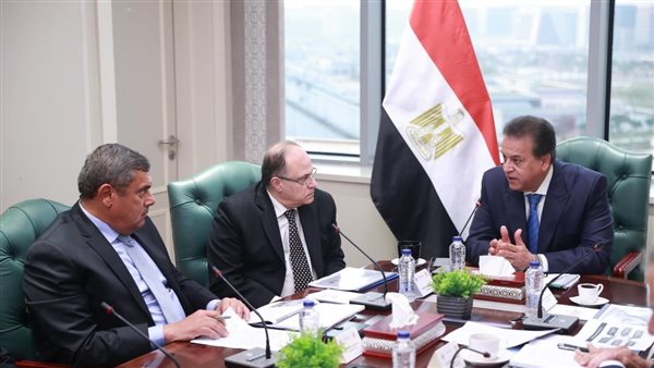 اجتماع وزير الصحة