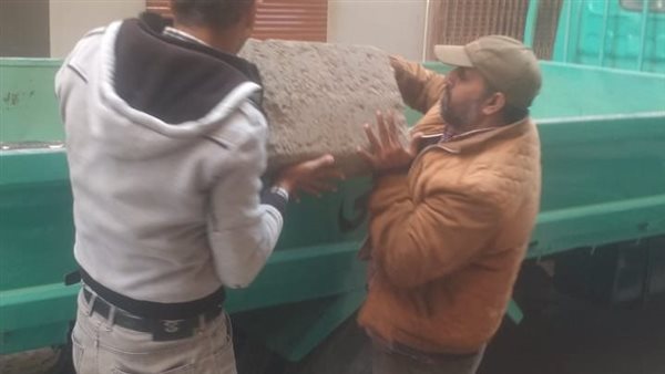 رفع الحدائد والأحجار