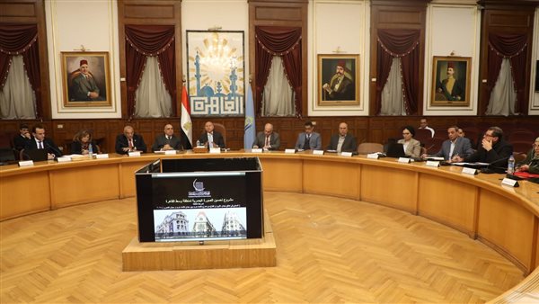 محافظ القاهرة خلال