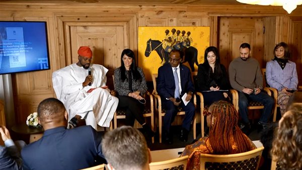 وزيرة التخطيط خلال