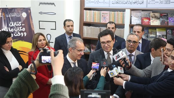 وزيرا الثقافة والإتصالات