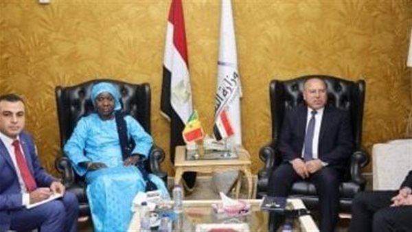  وزير الصناعة 