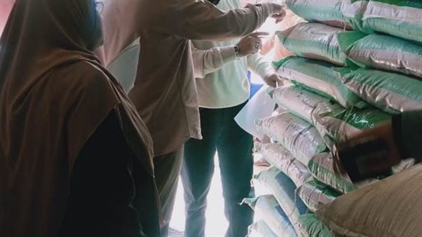  ضبط 9 طن أعلاف مجهولة