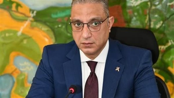 محافظ الفيوم يهنئ