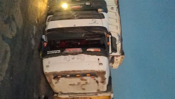 التريلات المقلوبه