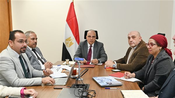 وزير الري خلال الاجتماع