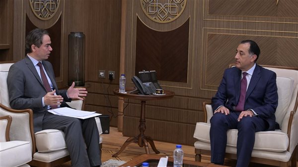 رئيس الوزراء والكاتب