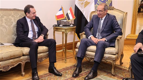  وزير الاتصالات