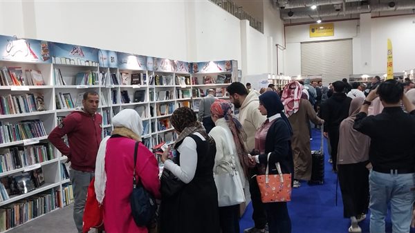 إقبال جماهيري كثيف