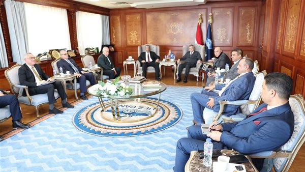  رئيس هيئة قناة السويس