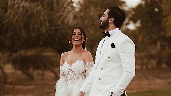 حازم إيهاب وزوجته