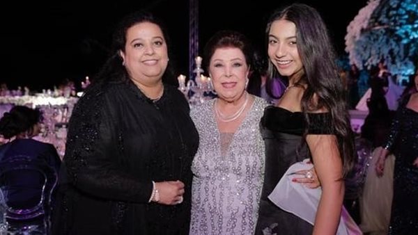 رجاء الجداوي وابنتيها