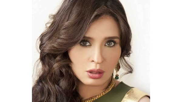 الراقصة دينا 