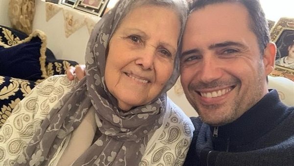 ظافر العابدبن ووالدته