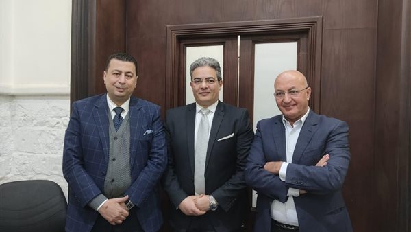 نقيب الإعلاميين مع