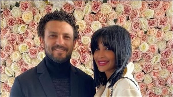 حسام غالي وزوجته