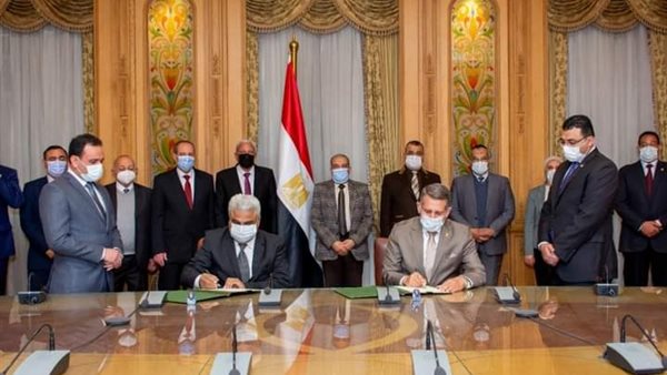 جانب من مراسم التوقيع