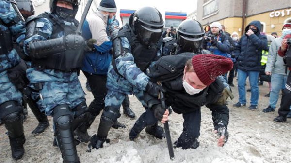 جانب من اعتقال المتظاهرين