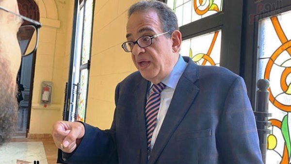 النائب طارق عبد العزيز