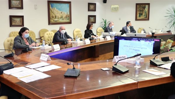 وزير الاتصالات