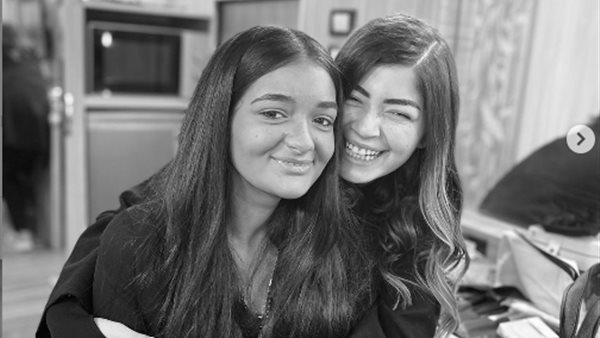 ليلى أحمد زاهر وشقيقتها