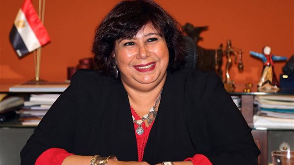 وزيرة الثقافه ايناس