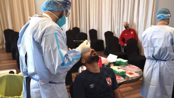 لاعبو الأهلى يجرون