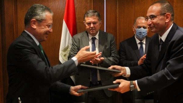 جانب من مراسم التوقيع