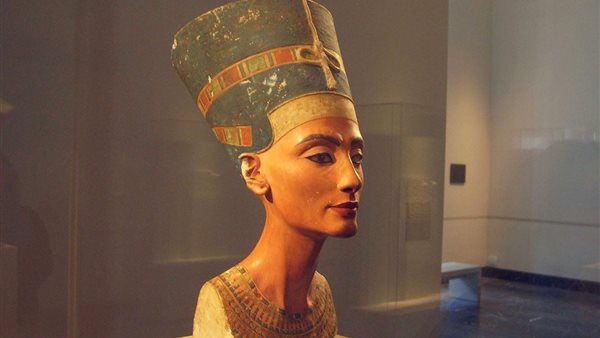 تمثال رأس نفرتيتي