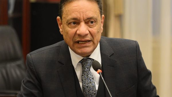 الكاتب الصحفي كرم