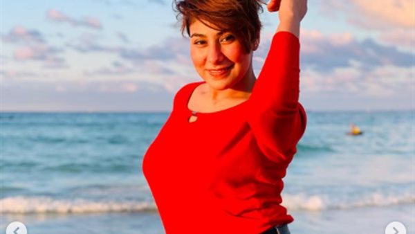 منة عبد العزيز 